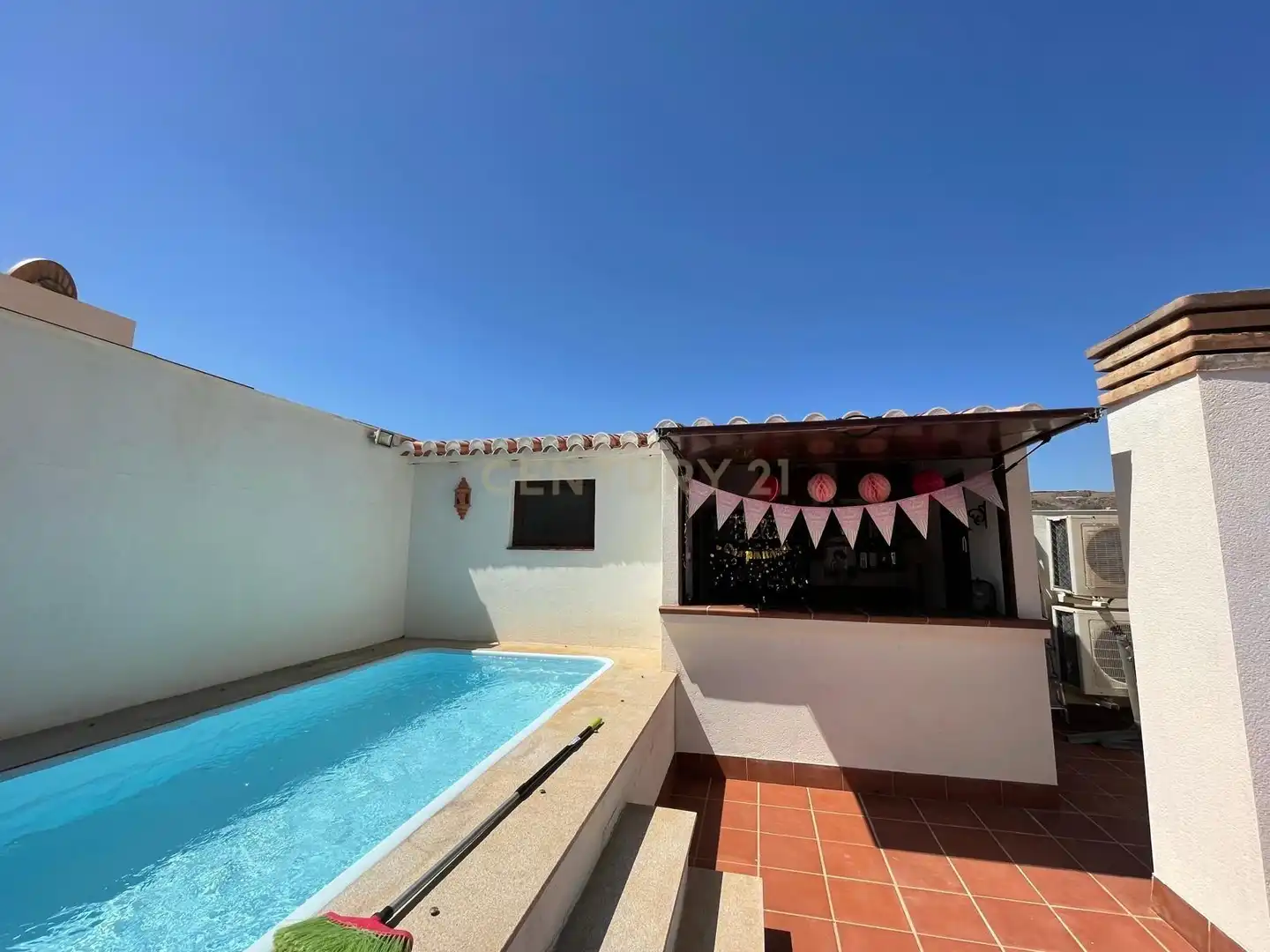 Piscina de Apartamento en venta en Vélez de Benaudalla con Aire acondicionado, Trastero y Piscina