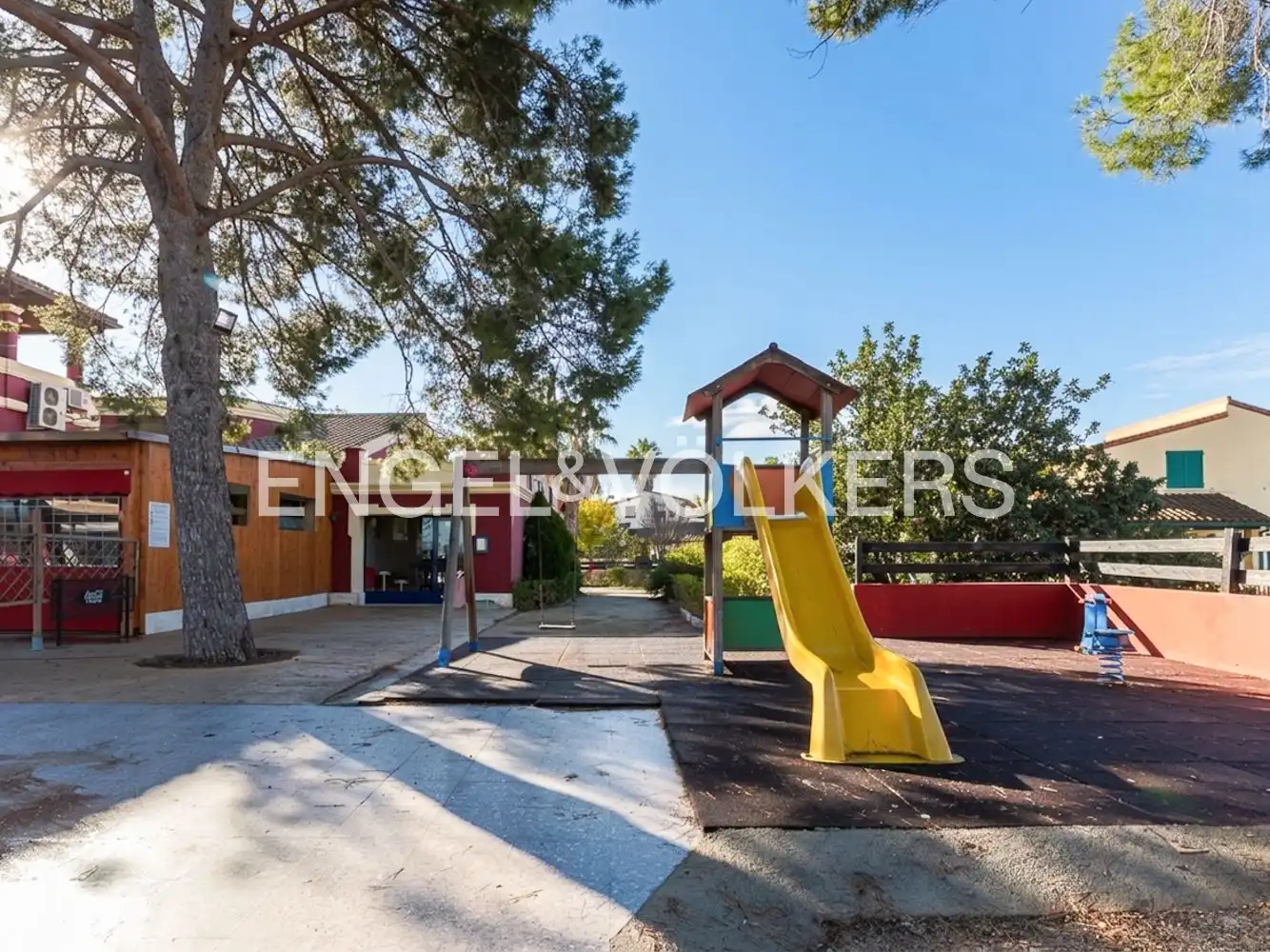 Vista exterior de Casa o xalet en venda en Riba-roja de Túria amb Aire condicionat, Calefacció i Jardí privat