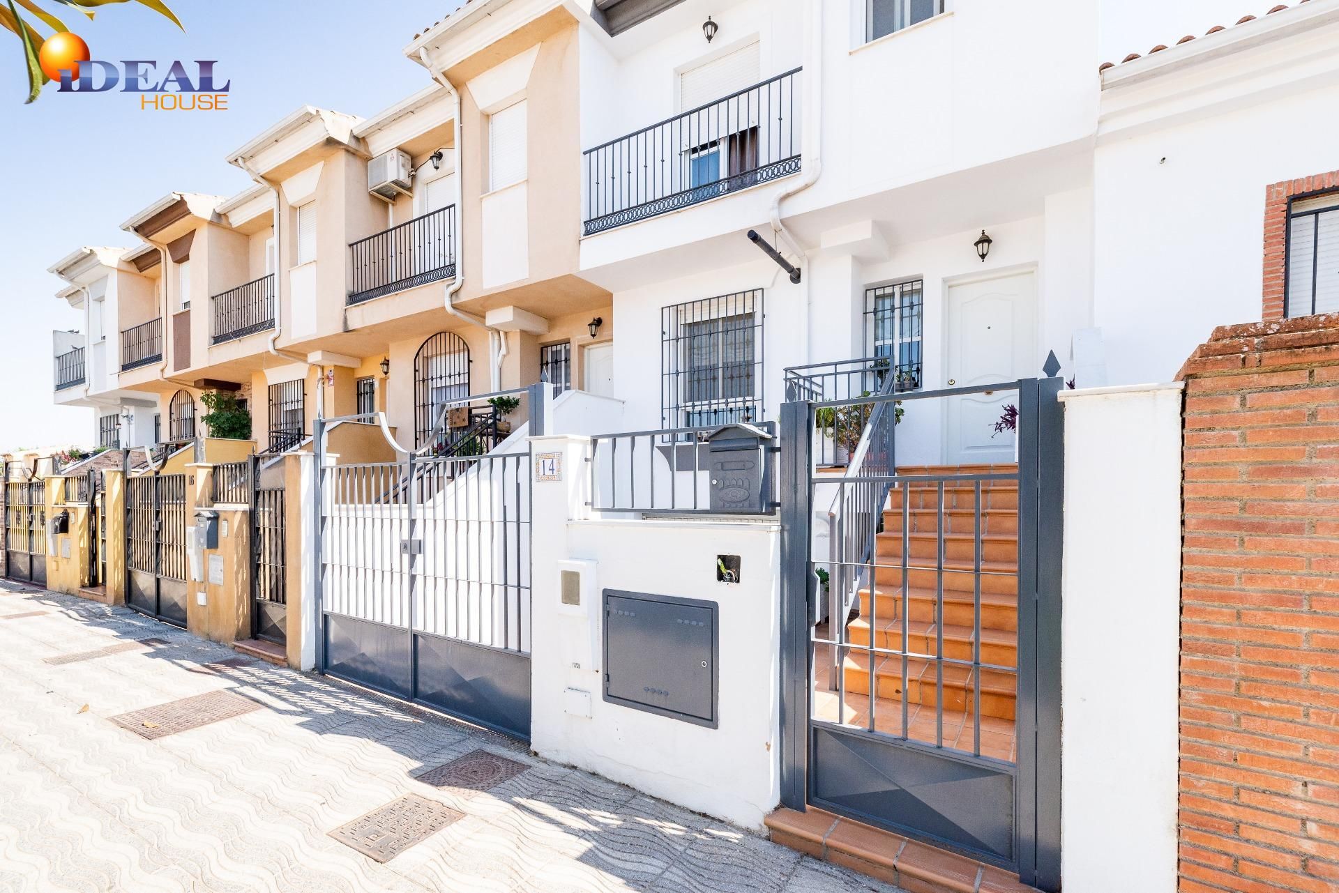 Vista exterior de Casa adosada en venta en Santa Fe con Aire acondicionado y Balcón