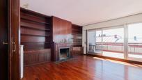 Sala d'estar de Àtic en venda en Vigo  amb Calefacció, Parquet i Terrassa