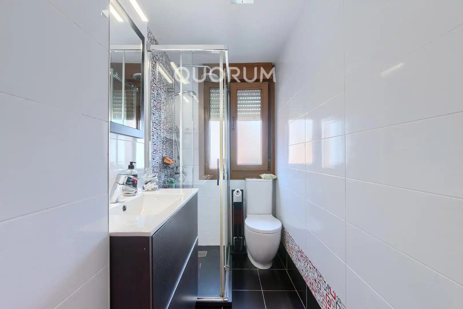 Badezimmer von Wohnung zum Verkauf in Basauri  mit Heizung, Terrasse und Balkon