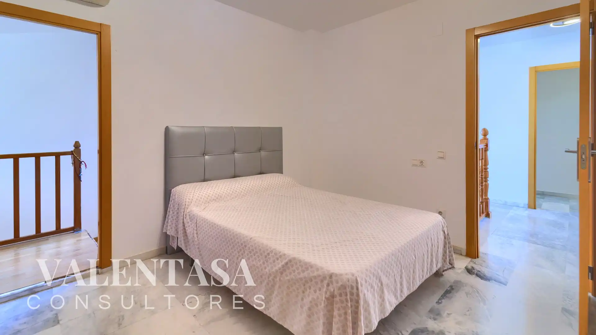 Bedroom of Houses for sale in L'Eliana  with Air Conditioner, Heating and Private garden