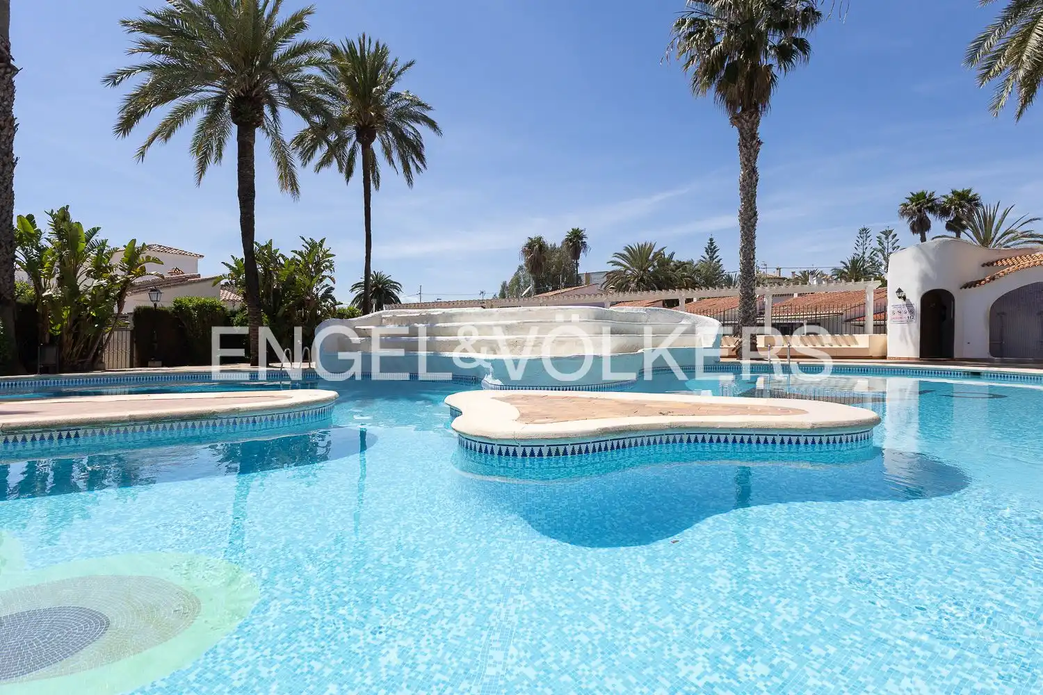 Piscina de Ático en venta en Dénia con Aire acondicionado, Calefacción y Jardín privado