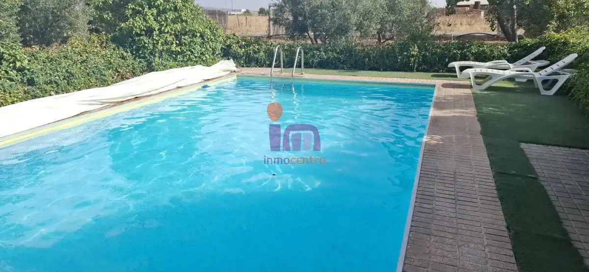 Piscina de Casa o xalet en venda en Valdepeñas amb Jardí privat i Piscina