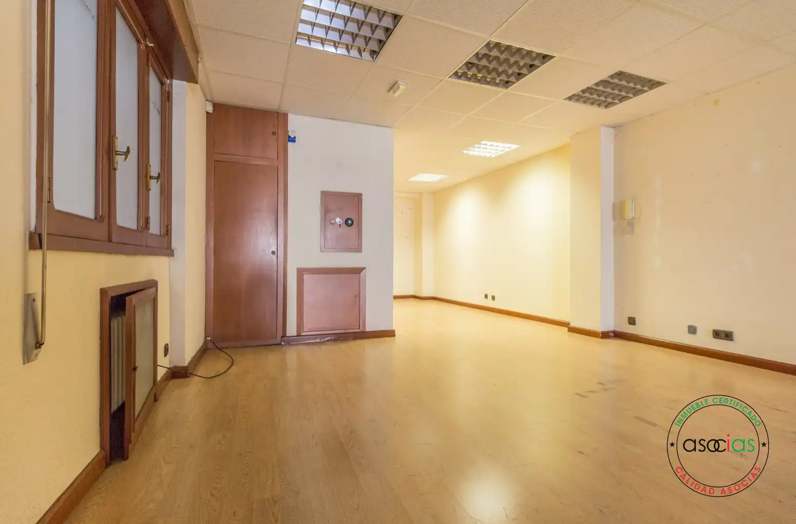 Büro zum Verkauf in Avilés mit Heizung