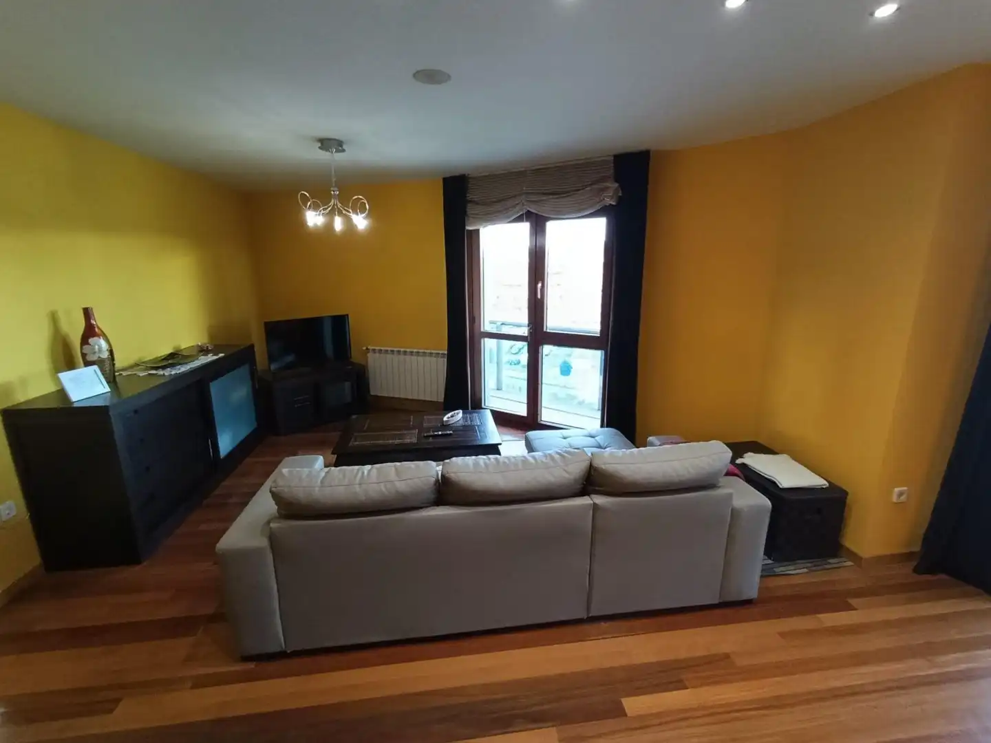 Sala d'estar de Pis en venda en Gijón  amb Terrassa, Traster i Moblat