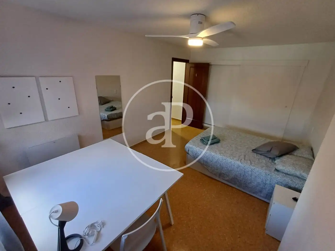 Habitación de Piso de alquiler en Valencia con Aire acondicionado y Amueblado