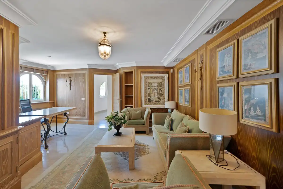 Sala de estar de Casa o chalet en venta en Marbella con Aire acondicionado, Calefacción y Jardín privado