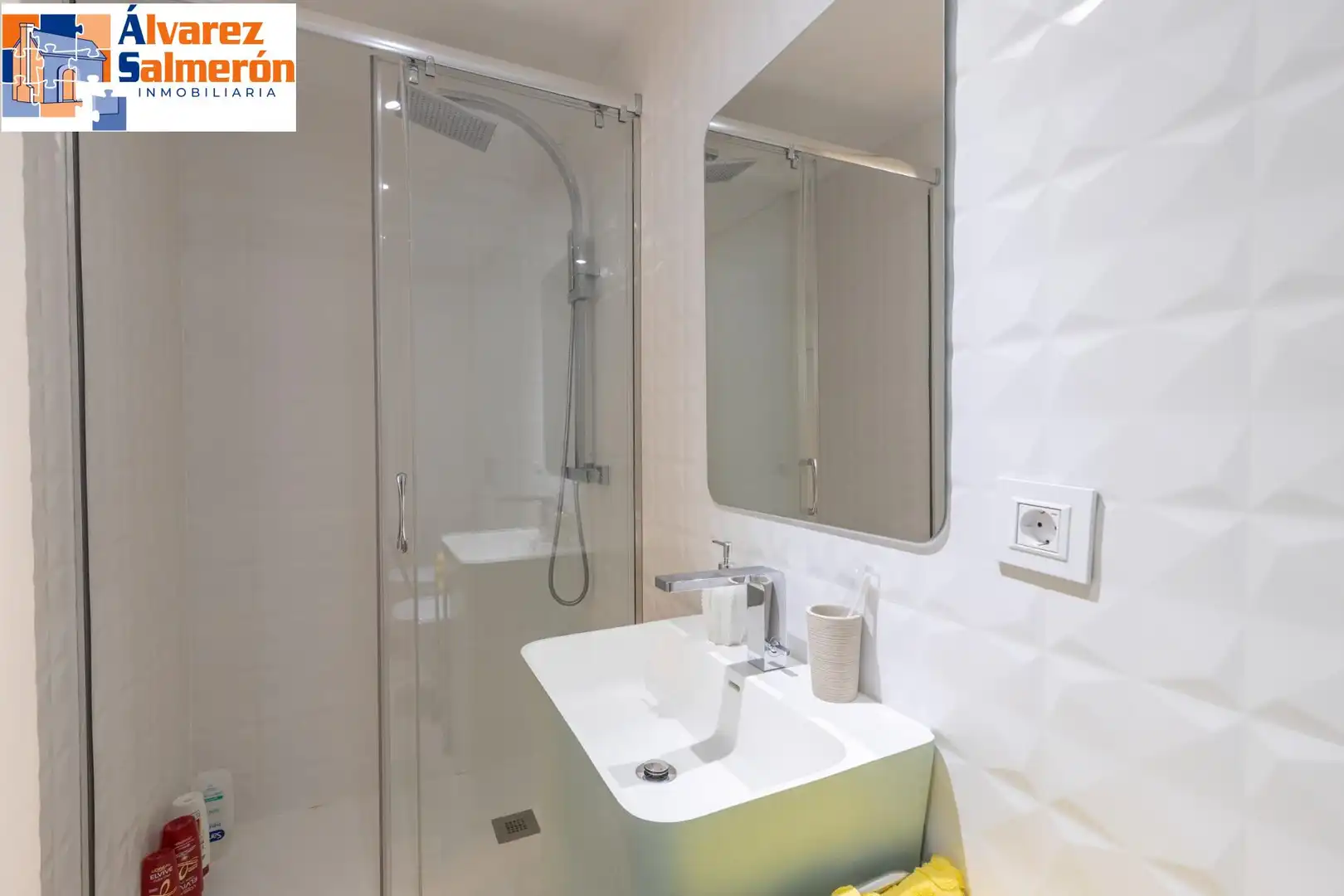 Bathroom of Houses for sale in Granada
