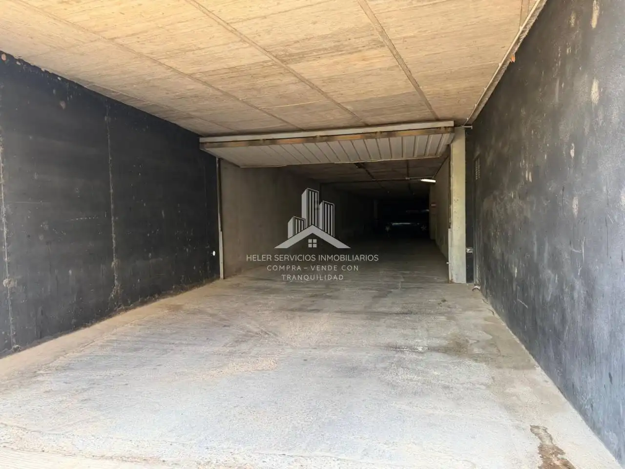 Parking de Piso en venta en Castellón de la Plana / Castelló de la Plana con Balcón y Alarma
