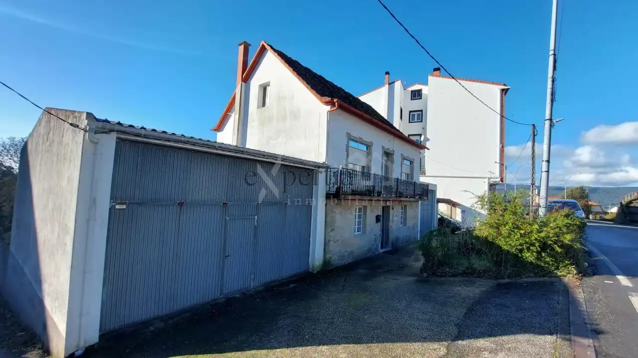 Vista exterior de Casa o xalet en venda en Rianxo amb Calefacció, Jardí privat i Traster