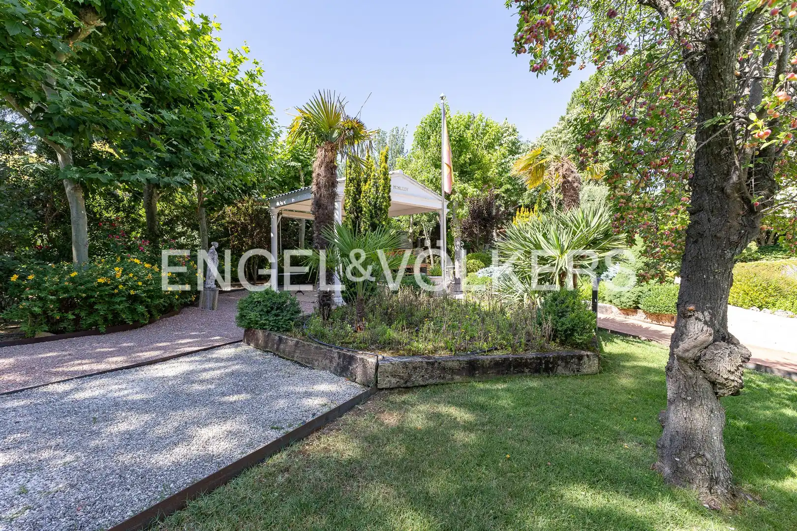 Garden of Houses for sale in Majadahonda  with Air Conditioner, Heating and Private garden