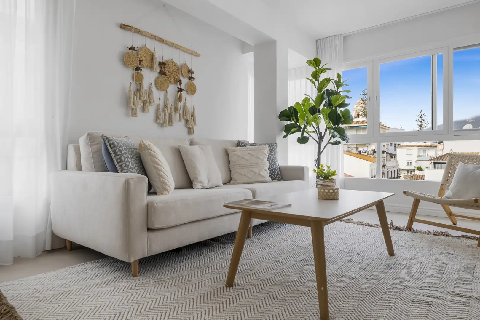 Sala d'estar de Apartament en venda en Estepona amb Aire condicionat