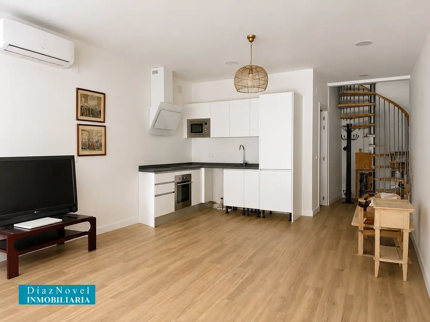 Cocina de Local en venta en Málaga con Aire acondicionado, Calefacción y Parquet