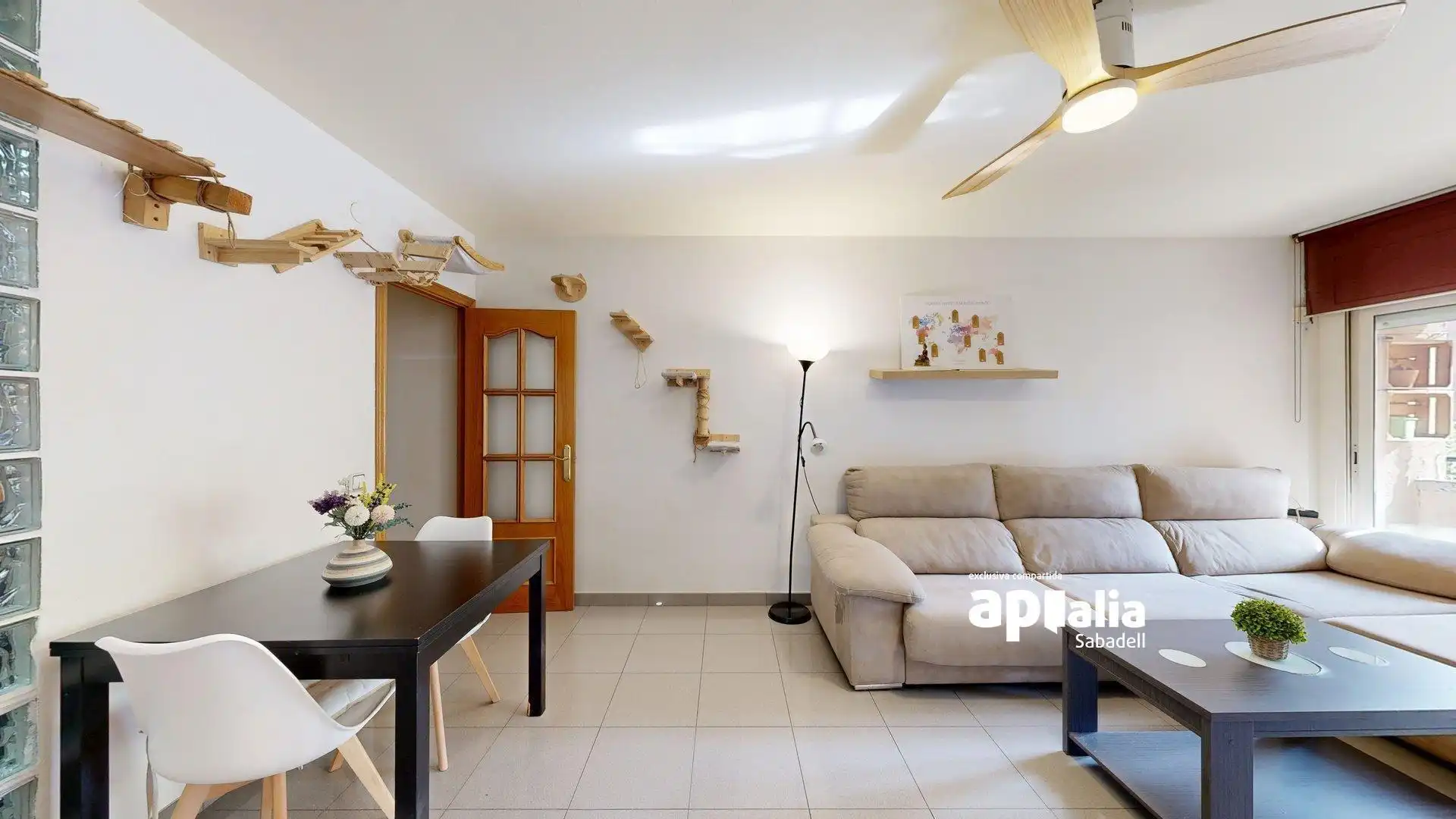 Wohnzimmer von Wohnung zum Verkauf in Barberà del Vallès mit Klimaanlage, Heizung und Balkon