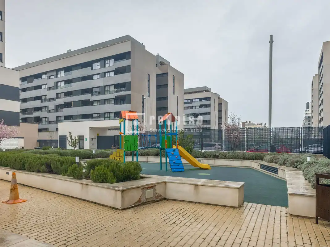 Terrassa de Pis de lloguer en Madrid amb Calefacció, Jardí privat i Terrassa