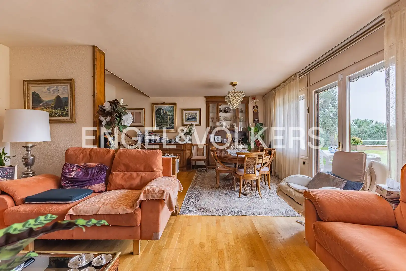 Sala d'estar de Casa o xalet en venda en Cerdanyola del Vallès amb Calefacció, Jardí privat i Parquet
