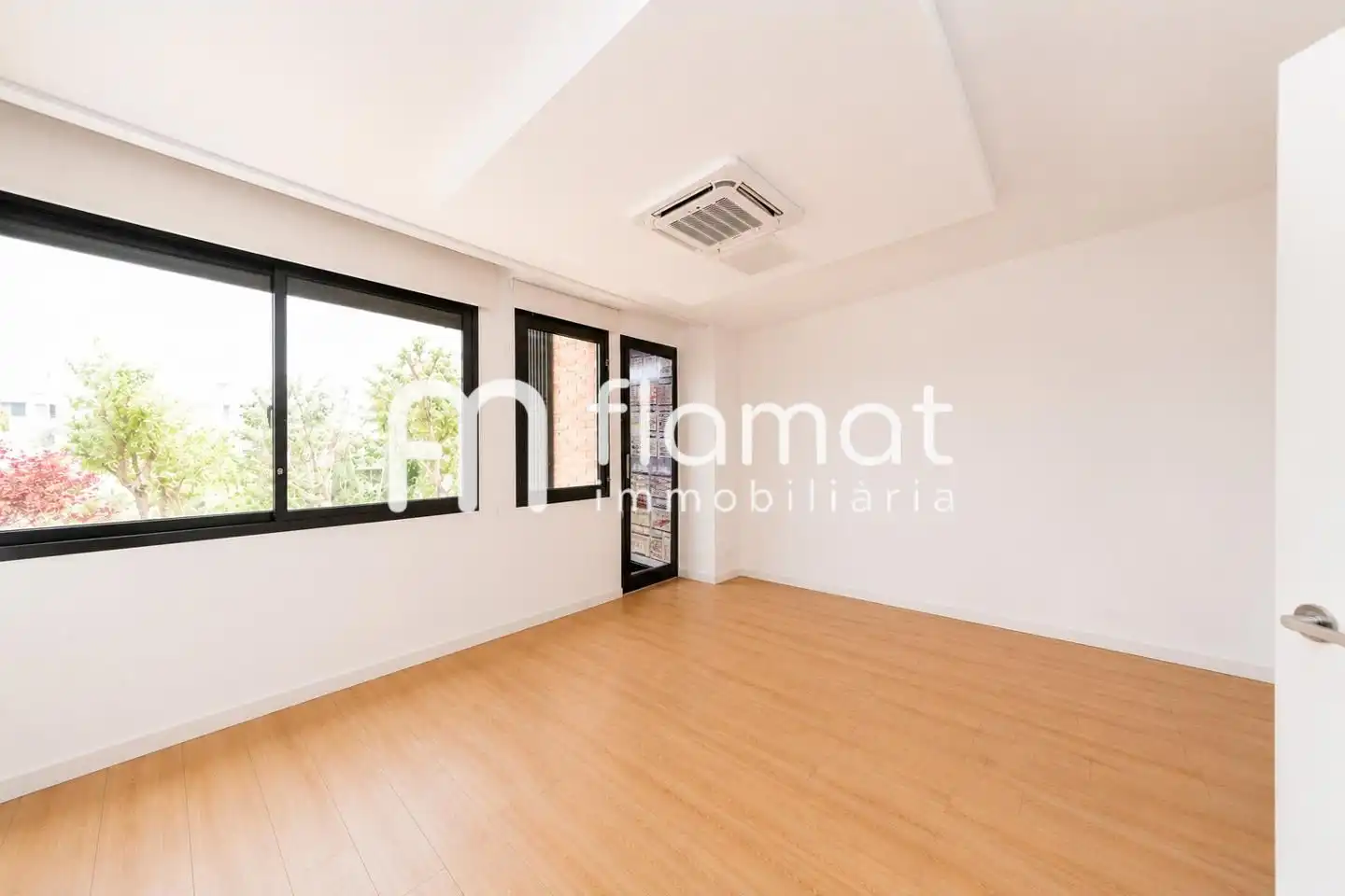 Wohnung zum Verkauf in Barcelona mit Klimaanlage