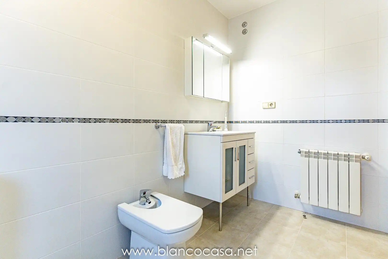 Baño de Casa o chalet en venta en Carballo con Calefacción, Trastero y Amueblado