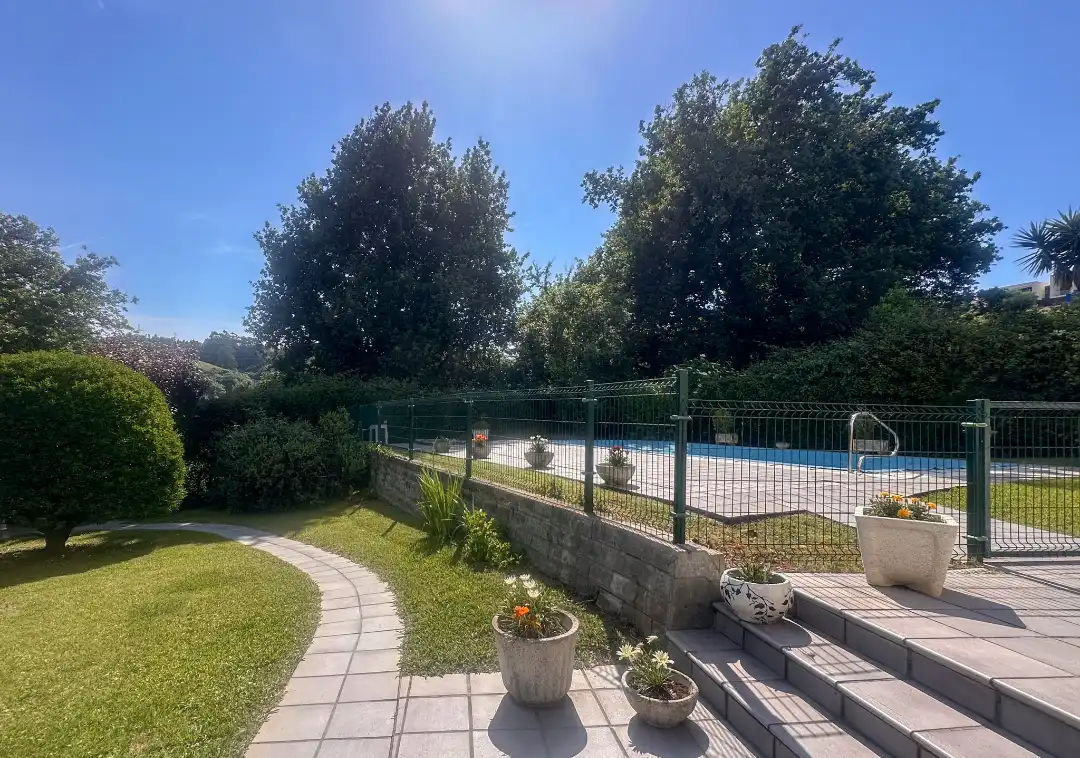 Piscina de Casa o chalet en venta en Camargo con Calefacción, Jardín privado y Terraza