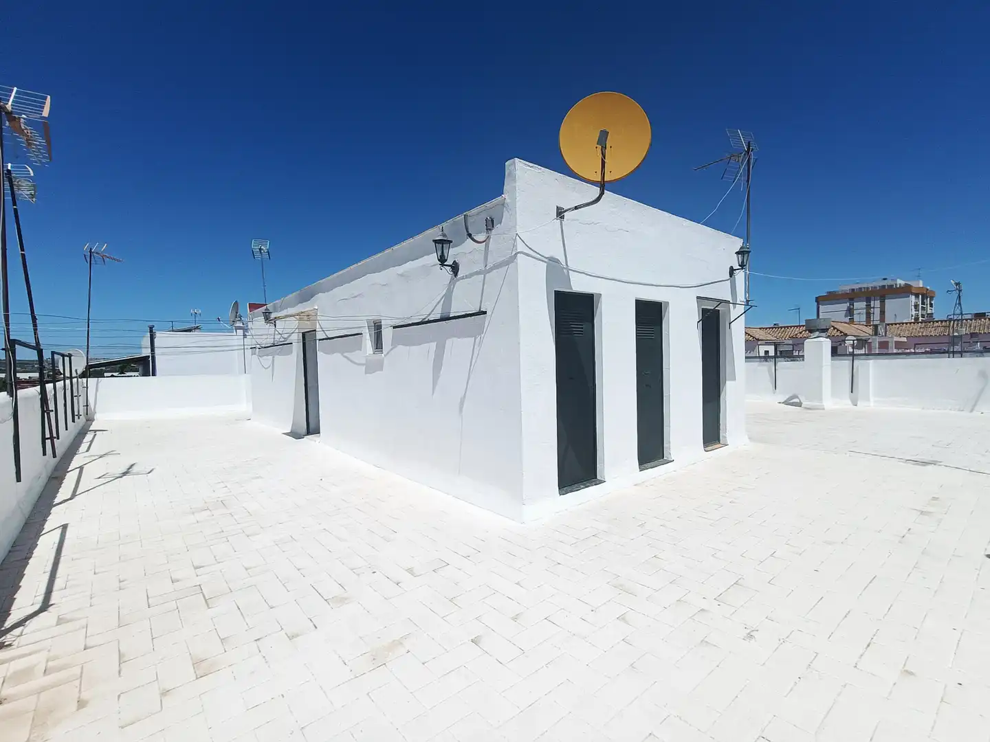 Vista exterior de Piso en venta en Sevilla con Aire acondicionado, Terraza y Trastero