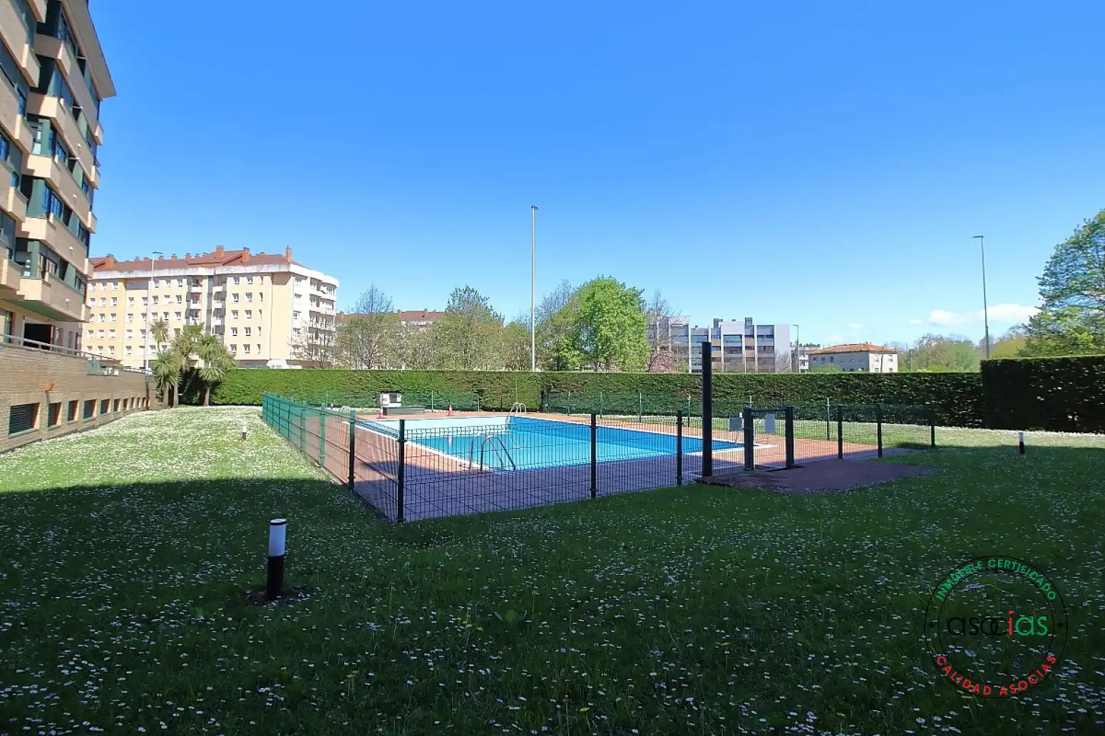 Piscina de Piso en venta en Gijón  con Calefacción, Jardín privado y Terraza