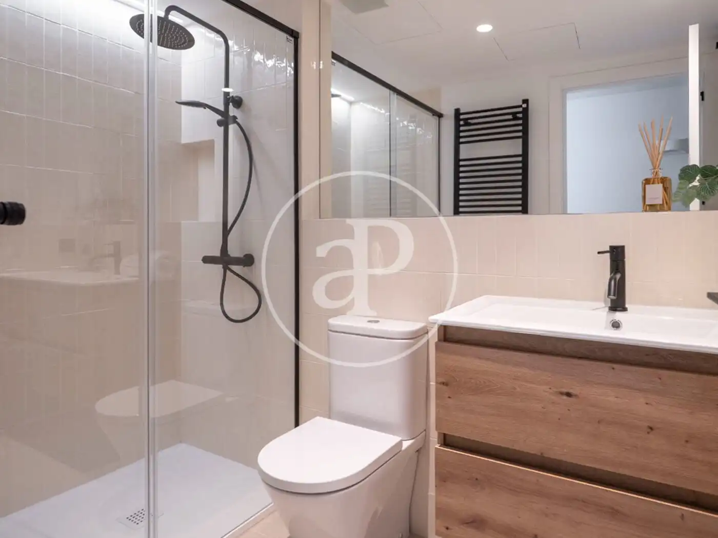 Badezimmer von Wohnung zum Verkauf in Madrid mit Klimaanlage, Heizung und Terrasse