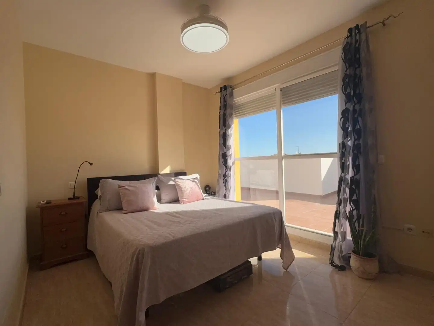 Habitación de Ático en venta en Marbella con Calefacción, Terraza y Amueblado