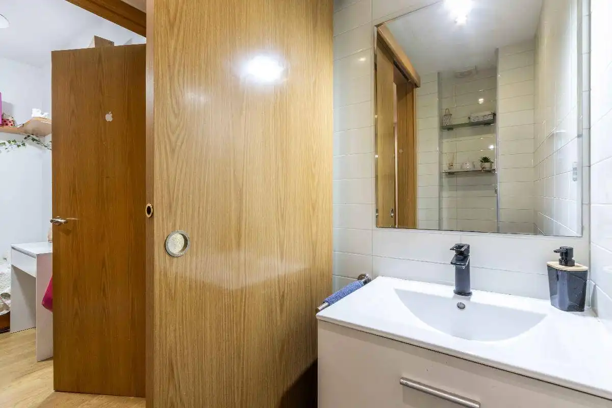 Bany de Pis en venda en Sabadell amb Calefacció, Parquet i Balcó