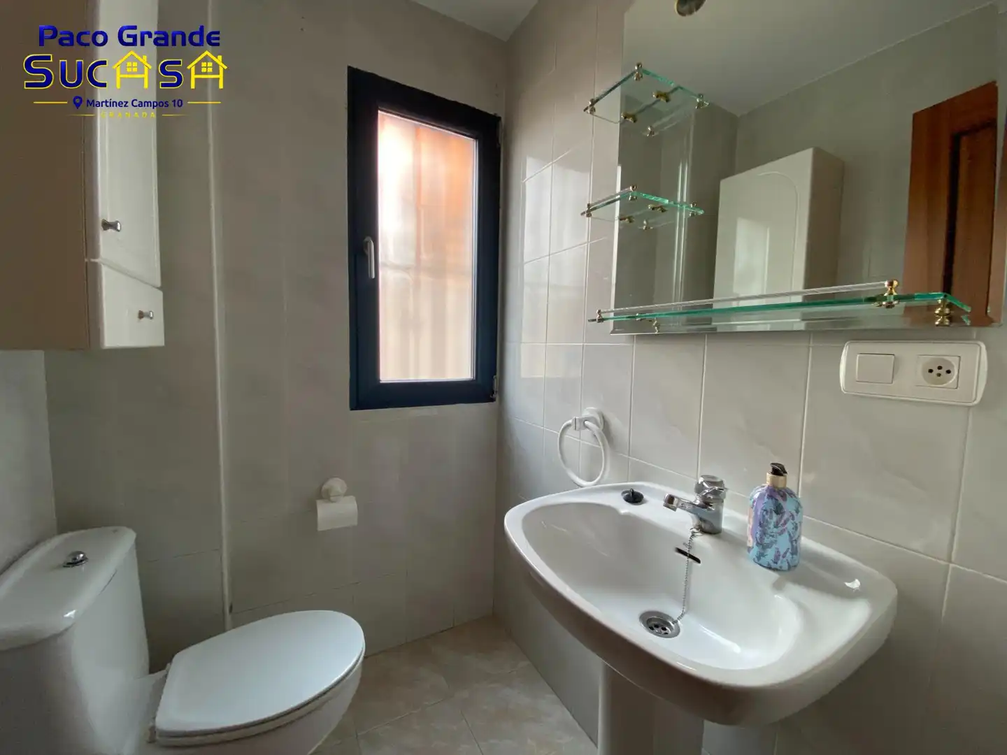 Badezimmer von Einfamilien-Reihenhaus zur Miete in Ogíjares mit Klimaanlage, Heizung und Privatgarten