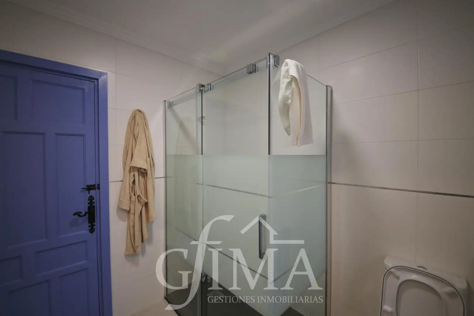 Bathroom of Houses for sale in Argamasilla de Alba  with Air Conditioner, Heating and Terrace