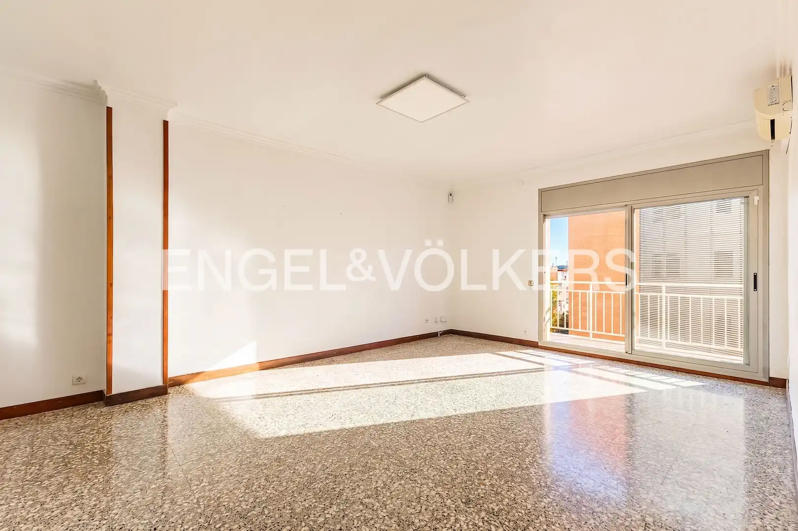 Wohnzimmer von Wohnung zum Verkauf in Barcelona mit Klimaanlage, Heizung und Terrasse