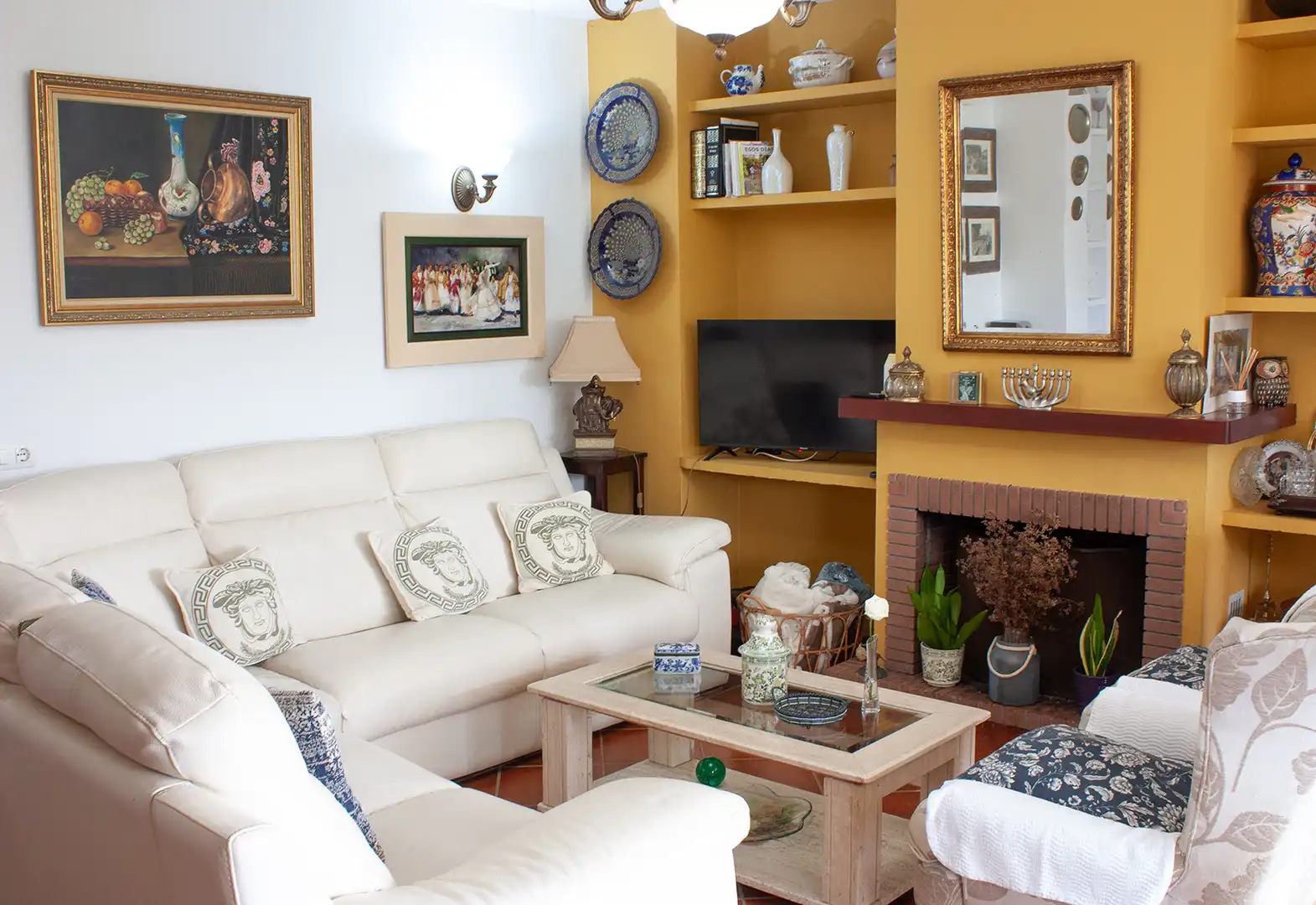 Sala d'estar de Casa o xalet en venda en Coín amb Aire condicionat, Jardí privat i Terrassa