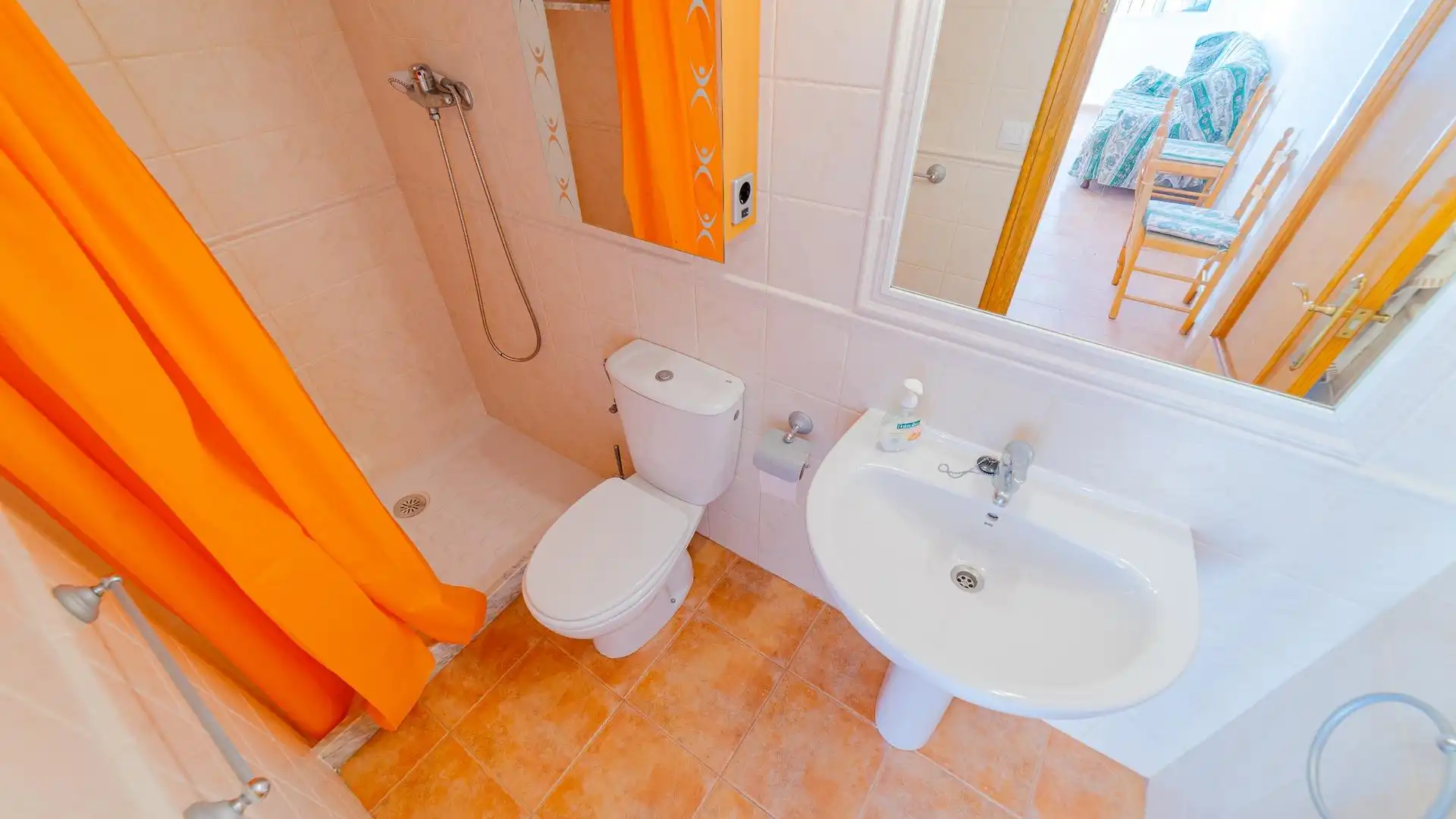 Bany de Casa o xalet en venda en Orihuela amb Jardí privat, Terrassa i Piscina