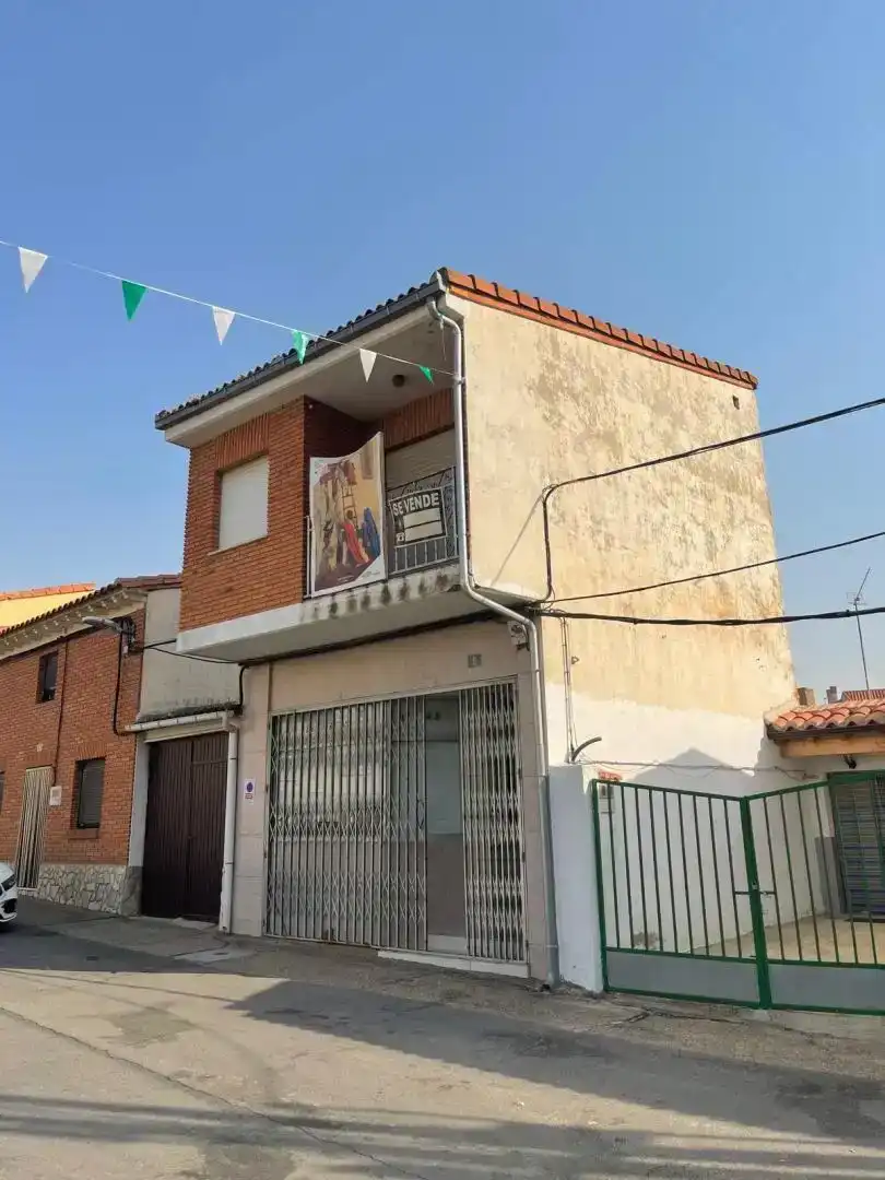 Casa adosada en venta en Coreses