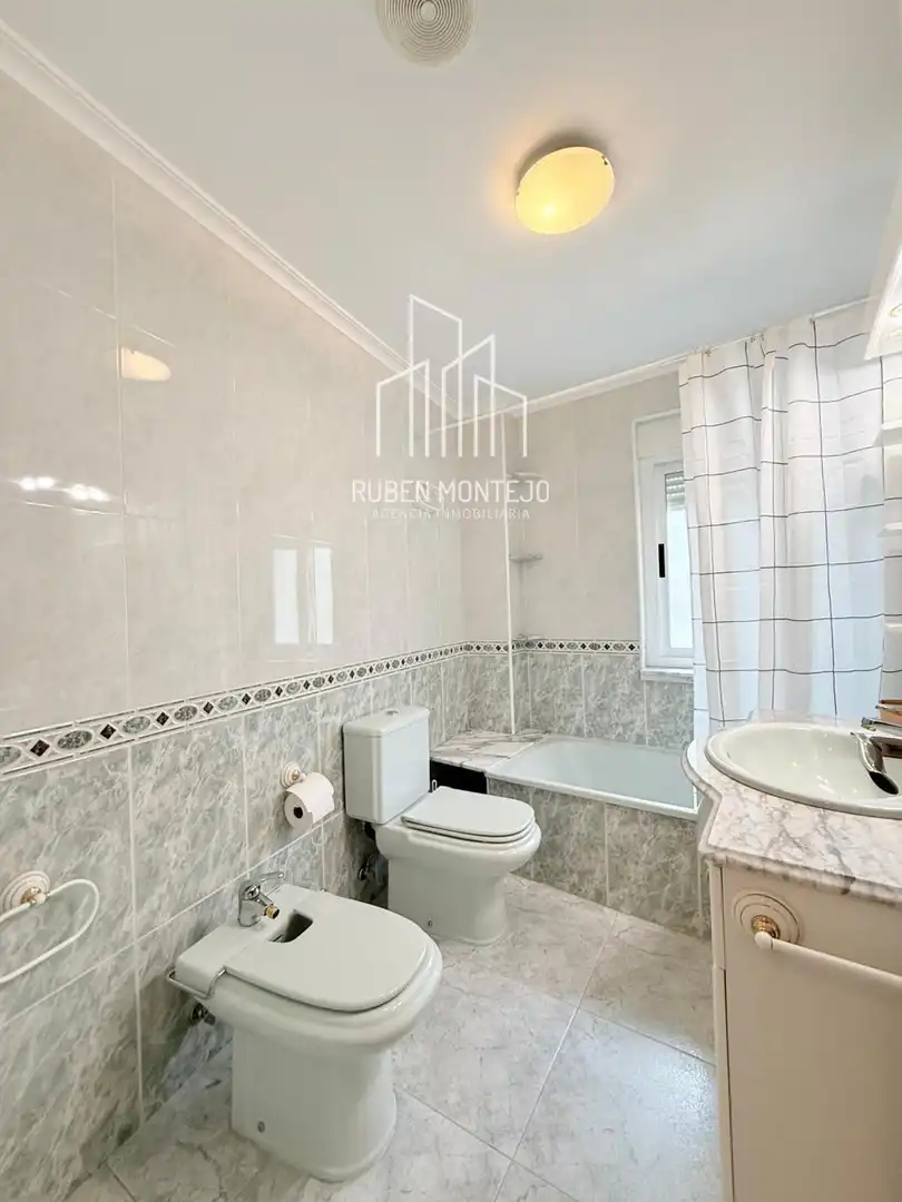 Badezimmer von Wohnung zur Miete in Salamanca mit Heizung, Parkett und Terrasse