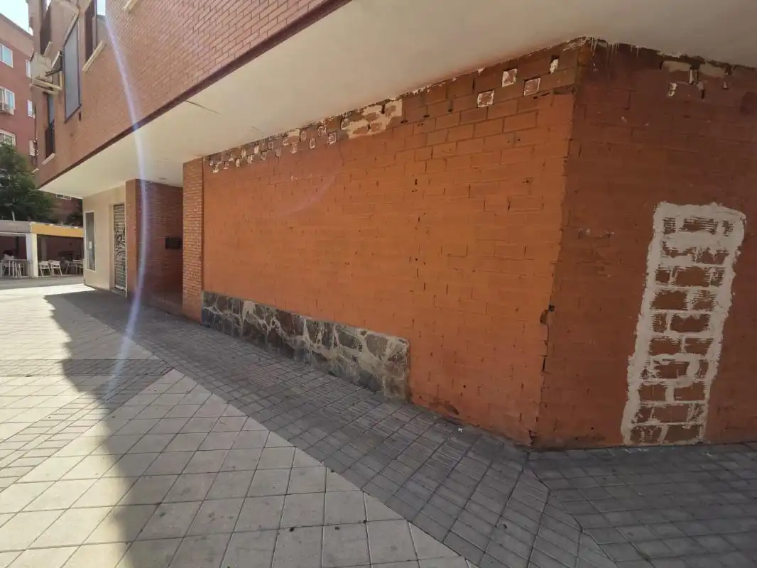 Vista exterior de Local en venda en Getafe amb Calefacció