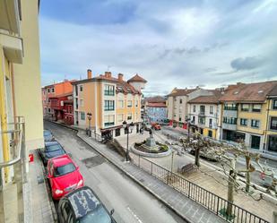 Vista exterior de Pis en venda en Noreña amb Parquet, Terrassa i Balcó