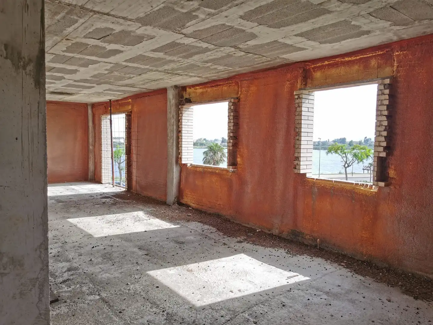 Exterior view of Buildings for sale in Deltebre