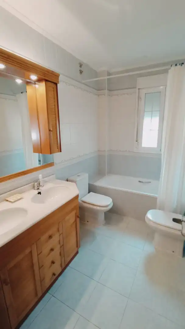 Baño de Casa adosada en venta en Villaviciosa de Odón con Calefacción, Jardín privado y Parquet