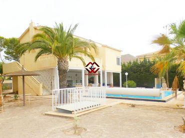 Villa con balcone in vendita a Avenida Poniente