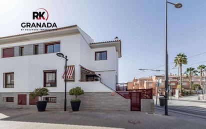 Exterior view of Single-family semi-detached for sale in Armilla  with Air Conditioner and Terrace