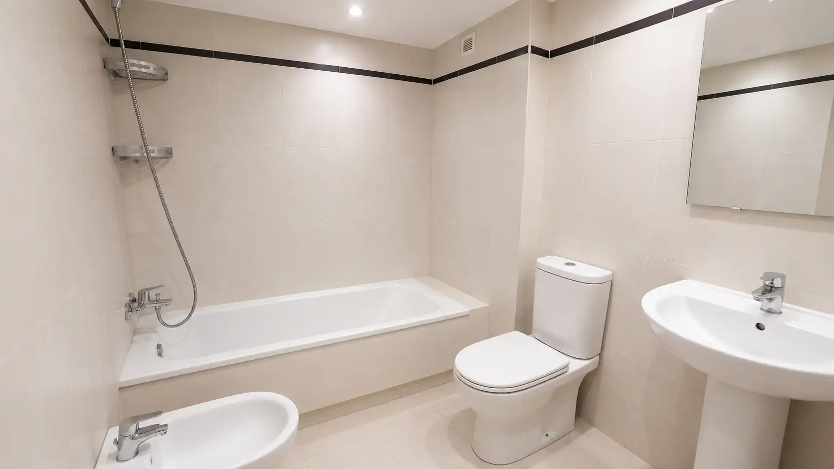 Baño de Piso de alquiler en Torremolinos con Aire acondicionado, Calefacción y Terraza