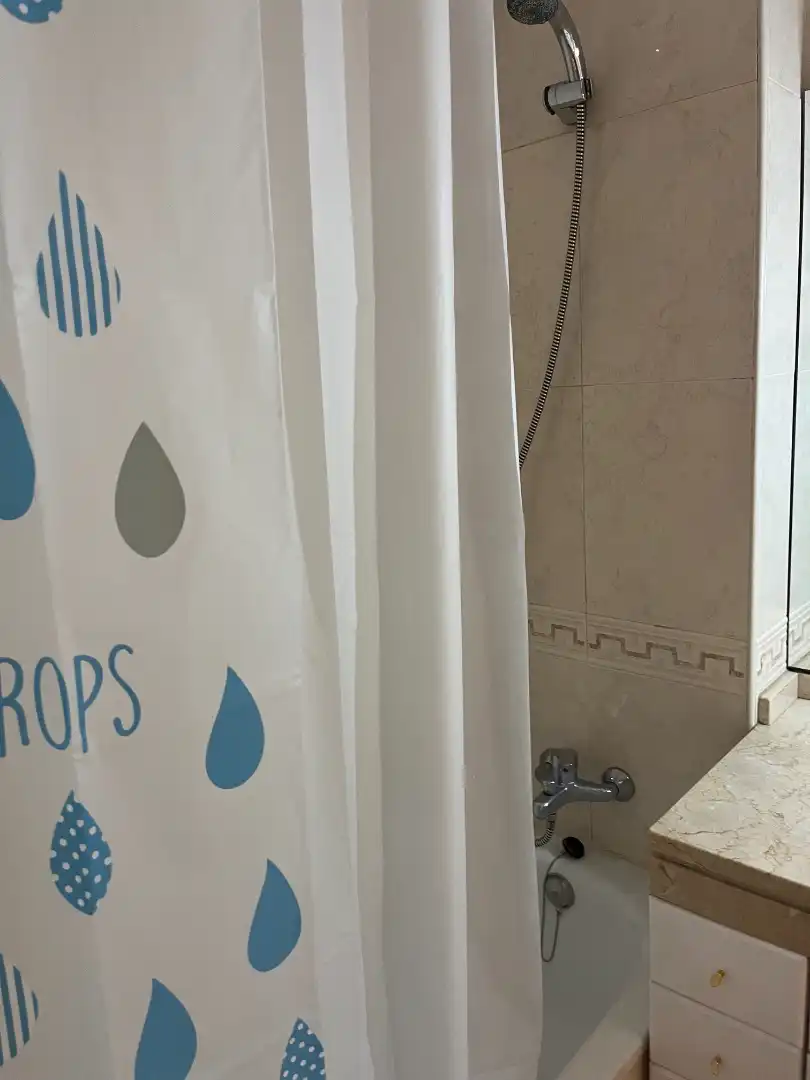 Bany de Pis de lloguer en Terrassa amb Aire condicionat, Calefacció i Jardí privat