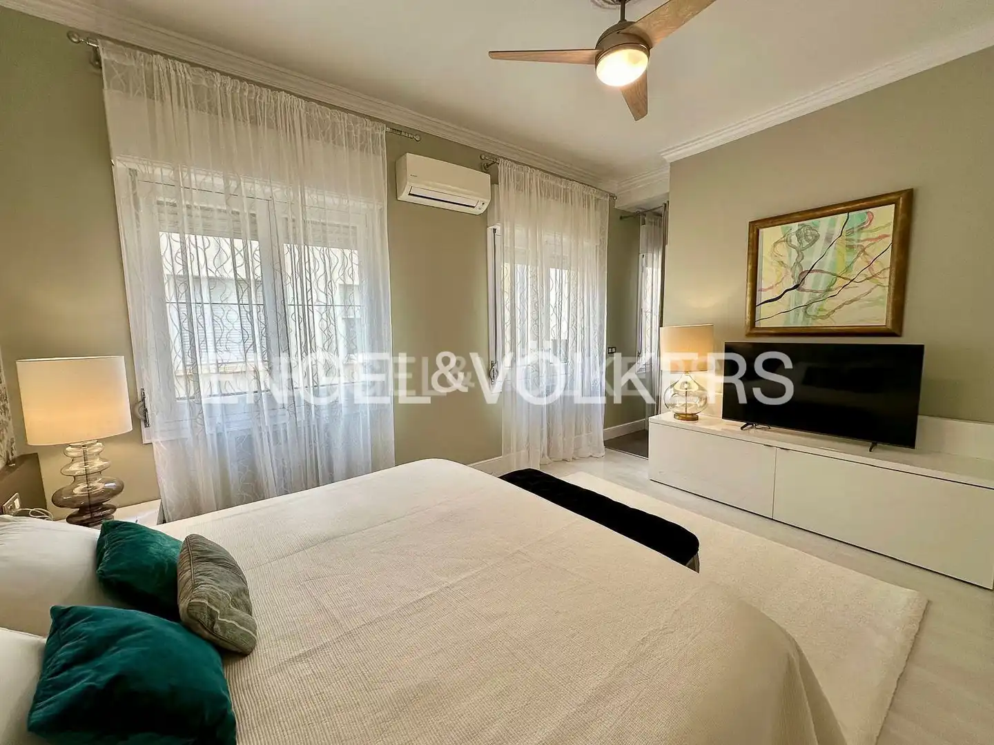 Bedroom of Flat for rent in Madrid  with Air Conditioner, Heating and Furnished