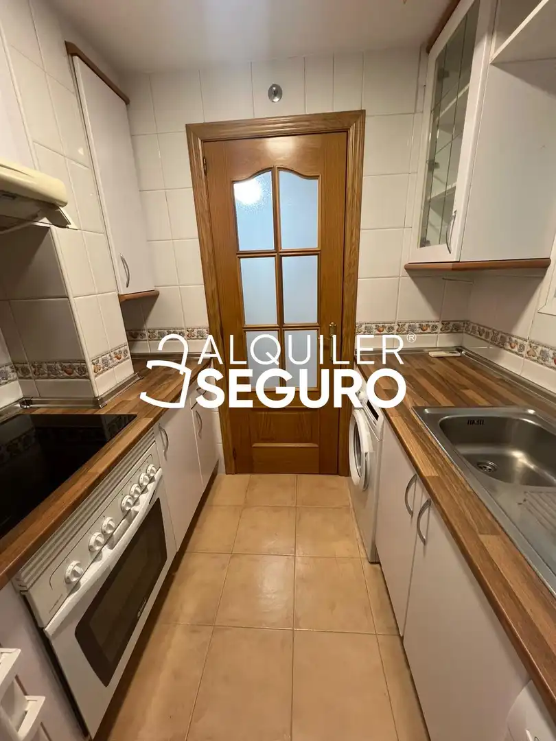 Cuina de Pis de lloguer en Madrid amb Aire condicionat i Calefacció