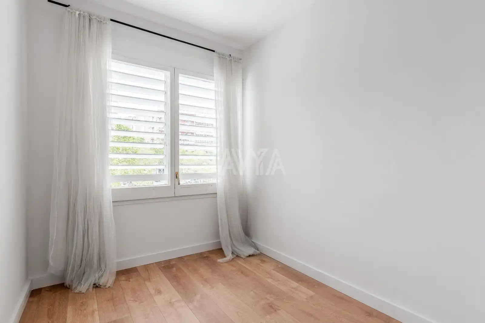 Schlafzimmer von Wohnung zum Verkauf in Barcelona mit Klimaanlage, Parkett und Terrasse