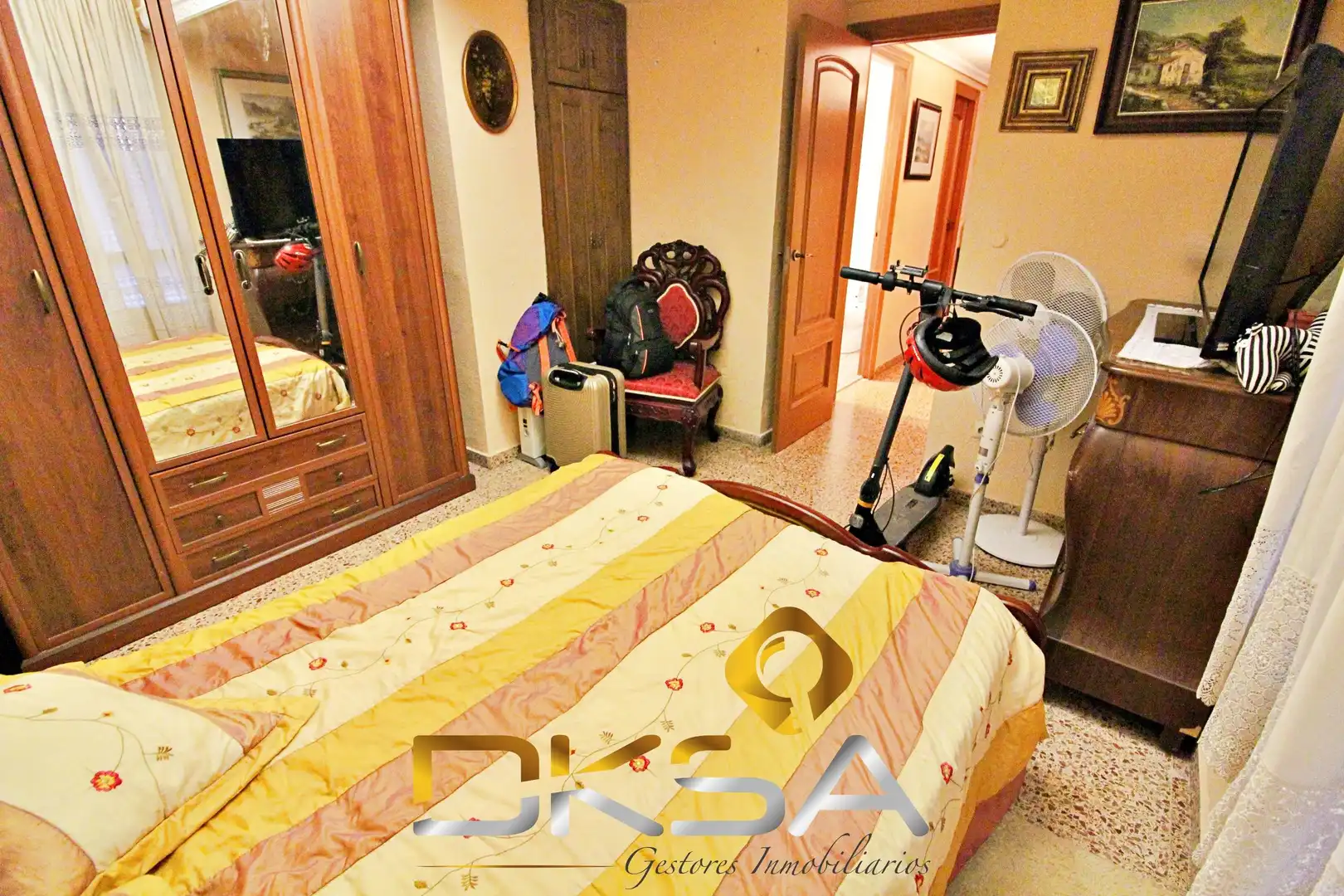 Habitación de Piso en venta en Castellón de la Plana / Castelló de la Plana con Terraza, Amueblado y Balcón