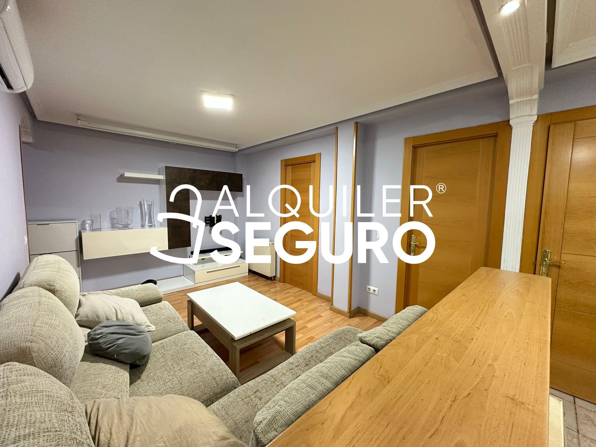 Living room of Flat to rent in  Madrid Capital  with Air Conditioner, Heating and Furnished