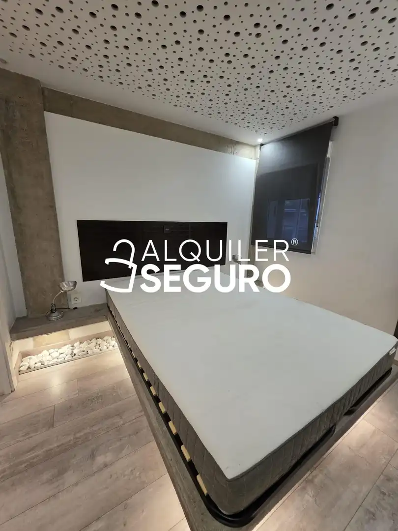 Bedroom of Flat for rent in Bilbao   with Heating and Furnished